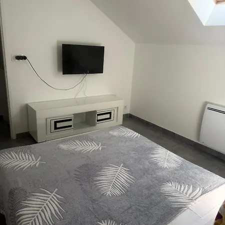 Maison A La Campagne Avec Piscine Sans Vis-a-vis Thodure