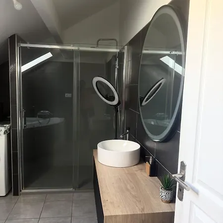 Maison A La Campagne Avec Piscine Sans Vis-a-vis Nyaraló Thodure